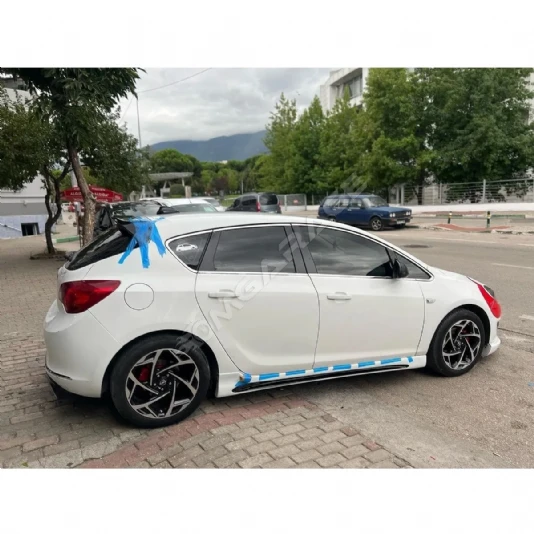 Opel Astra J Kanallı Yan Marşpiyel Seti Mat Siyah Plastik 2 Adet